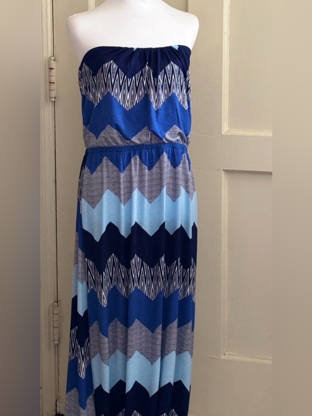 Trixxi Women’s Blue Chevron Strapless Maxi Dress